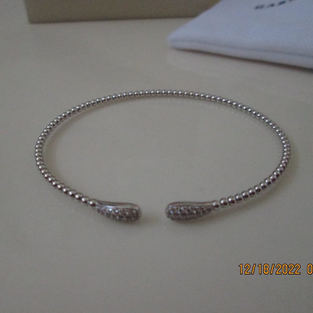 GABRIEL & CO. 14K WHITE GOLD BUJUKAN DIAMOND TEARDROPS BANGLE